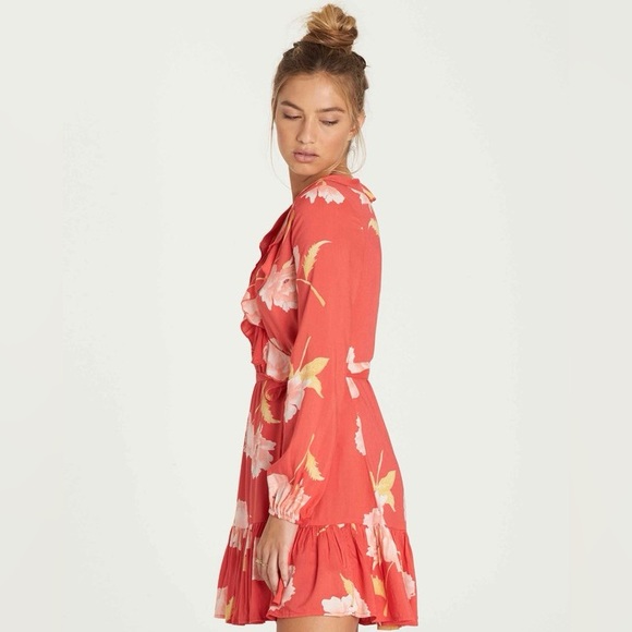 LIKE NEW BILLABONG Ruff Girl Club Wrap
Dress - Picture 3 of 6